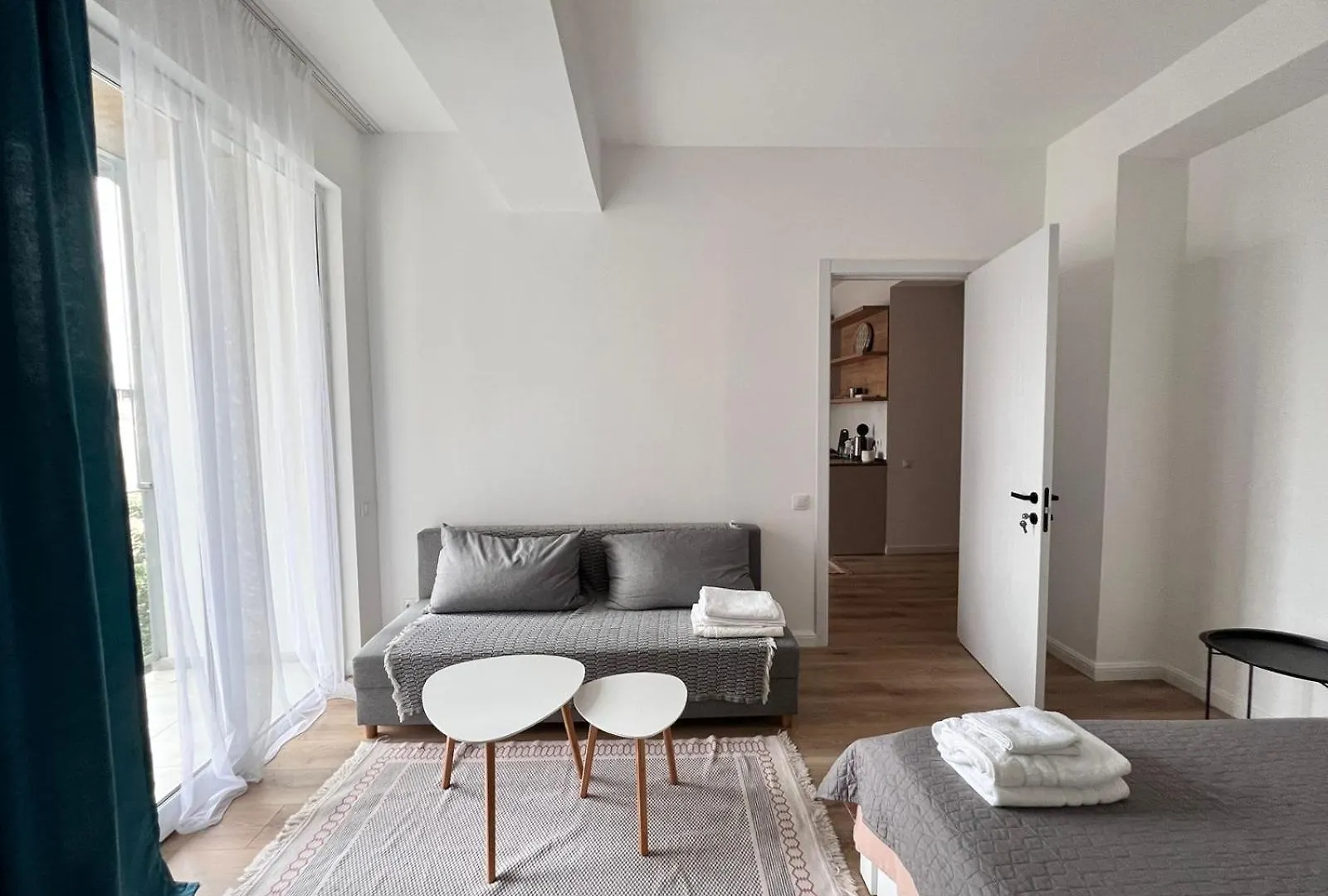 Two Bedrooms Apartment In Vake ティビリシ グルジア