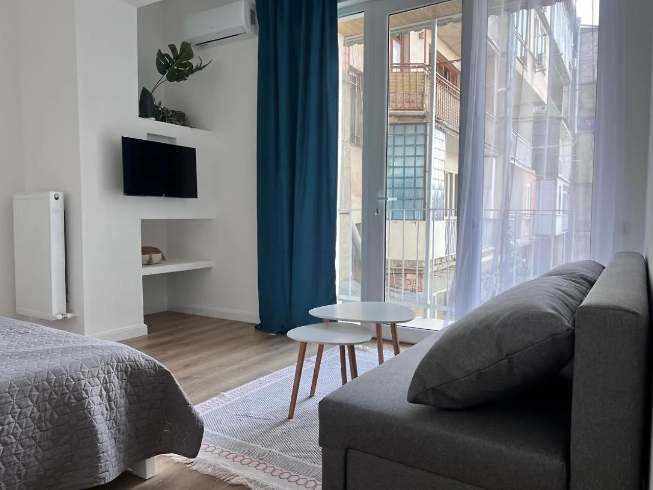 Two Bedrooms Apartment In Vake ティビリシ グルジア