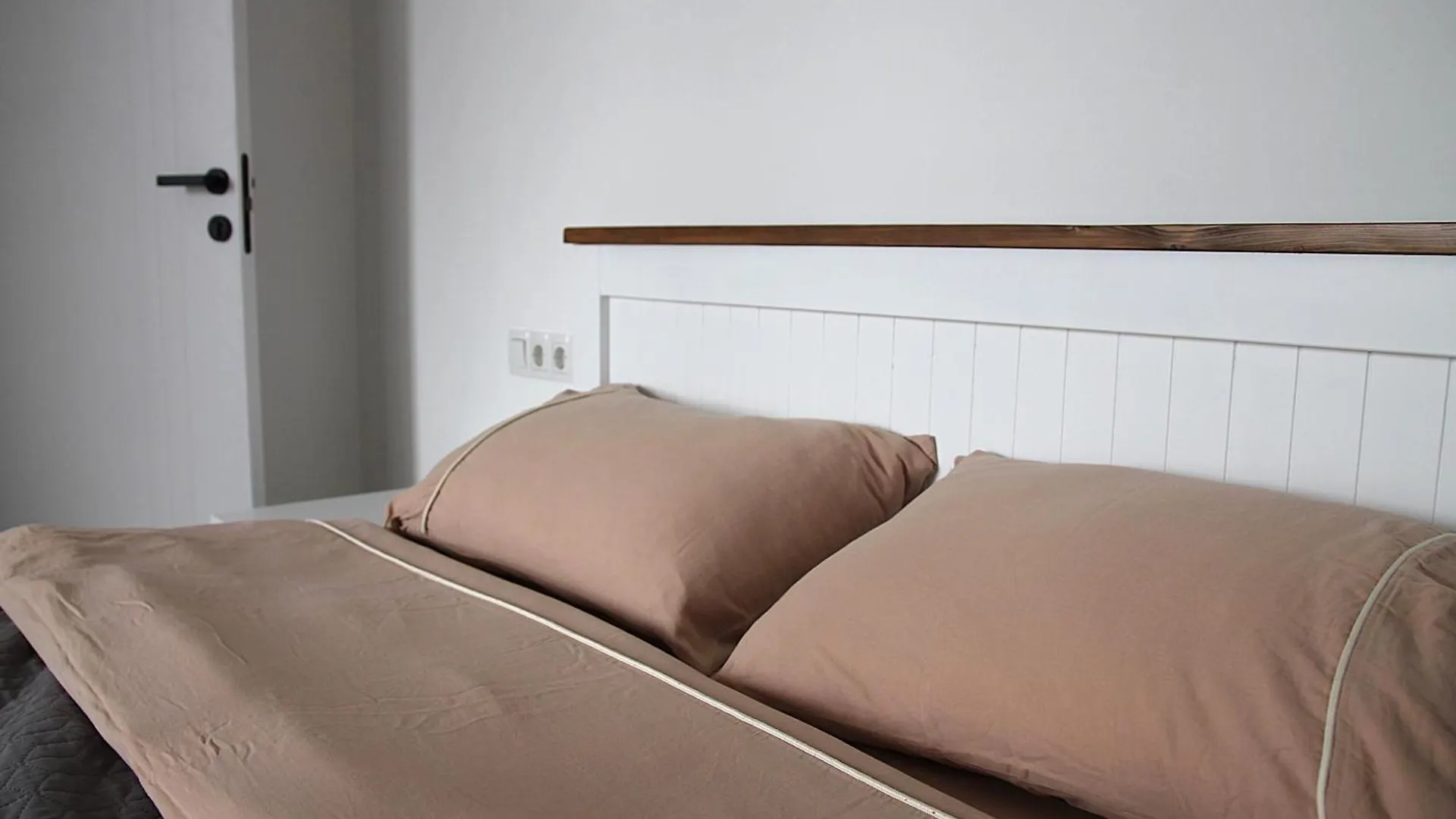 Two Bedrooms Apartment In Vake ティビリシ グルジア